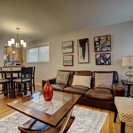 Cozy 2 Bedroom Townhouse In Northgate